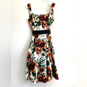 Hearts & Roses London floral dress pin up style size 6 sleeveless v-neck